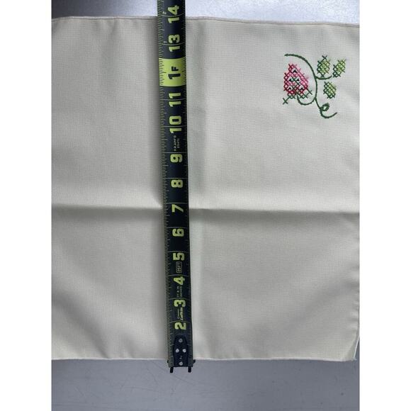 Vintage Cream Place Mats Strawberries Set of 4 Cross Stitch & 3 Napkins - Picture 8 of 8